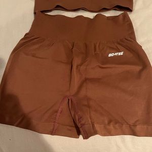 Adorable Bo+Tee workout set. Cinnamon color - size small! Like new -